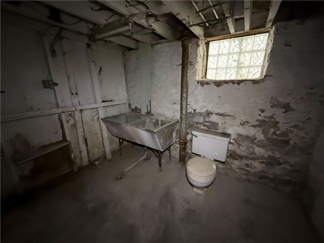 25 Aliquippa Avenue, Monessen, PA 15062