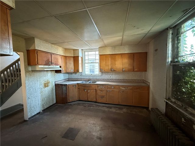 25 Aliquippa Avenue, Monessen, PA 15062