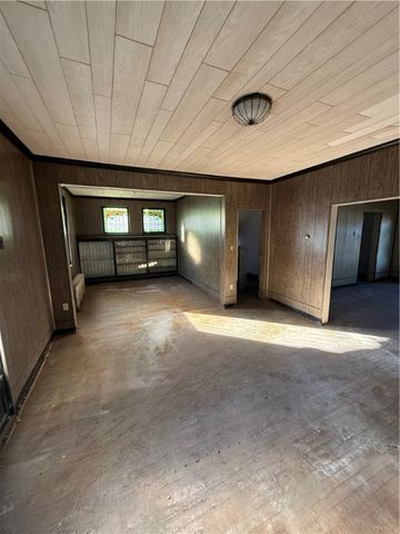 25 Aliquippa Avenue, Monessen, PA 15062