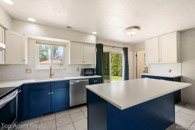 29639 Malvina Drive, Warren, MI 48088