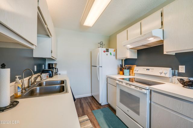 840 Center Ave Apt 10, Holly Hill, FL 32117
