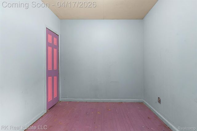 1125 E Hayes Avenue, Hazel Park, MI 48030