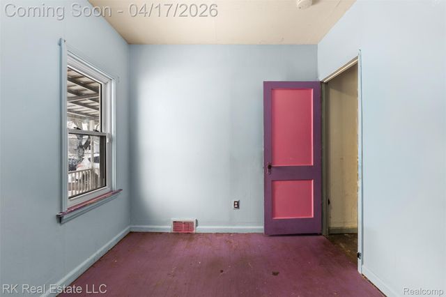 1125 E Hayes Avenue, Hazel Park, MI 48030