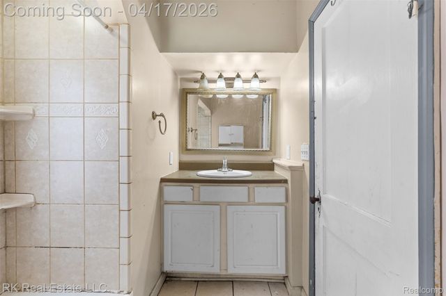 1125 E Hayes Avenue, Hazel Park, MI 48030