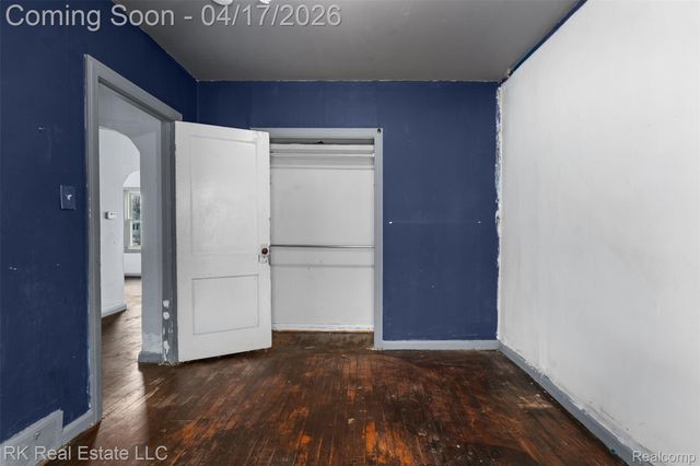 1125 E Hayes Avenue, Hazel Park, MI 48030