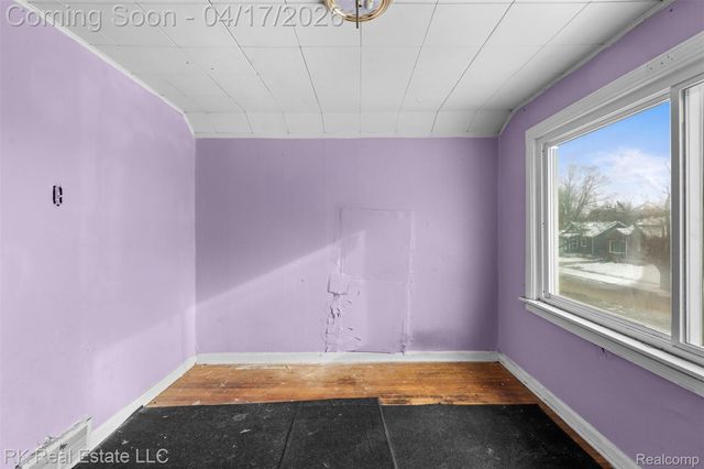 1125 E Hayes Avenue, Hazel Park, MI 48030