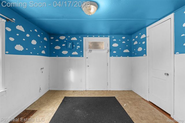 1125 E Hayes Avenue, Hazel Park, MI 48030