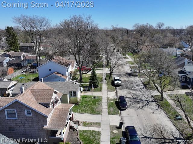 1125 E Hayes Avenue, Hazel Park, MI 48030