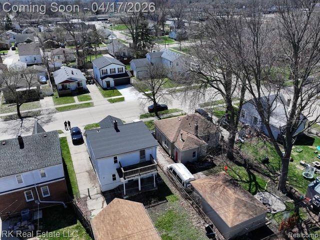 1125 E Hayes Avenue, Hazel Park, MI 48030