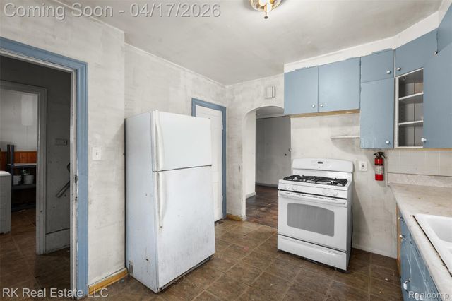 1125 E Hayes Avenue, Hazel Park, MI 48030