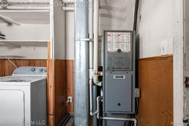 1125 E Hayes Avenue, Hazel Park, MI 48030