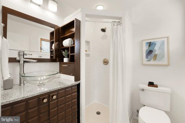 9213 FRIARS RD, Bethesda, MD 20817