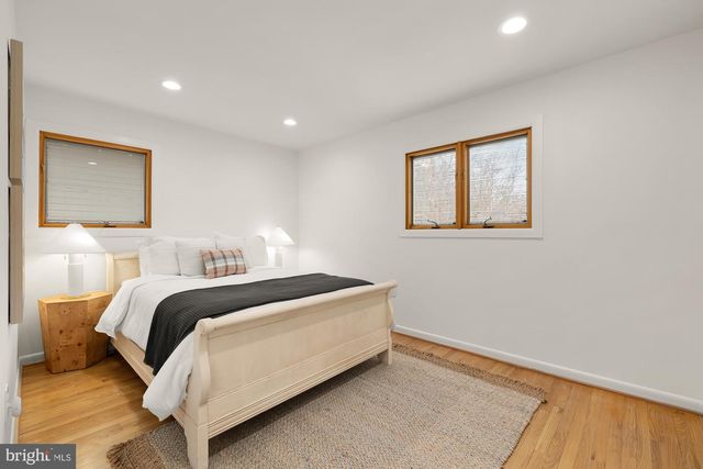 9213 FRIARS RD, Bethesda, MD 20817