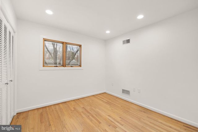 9213 FRIARS RD, Bethesda, MD 20817