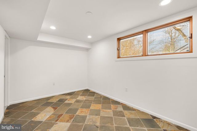 9213 FRIARS RD, Bethesda, MD 20817