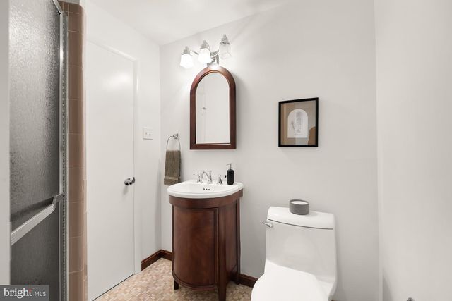 9213 FRIARS RD, Bethesda, MD 20817