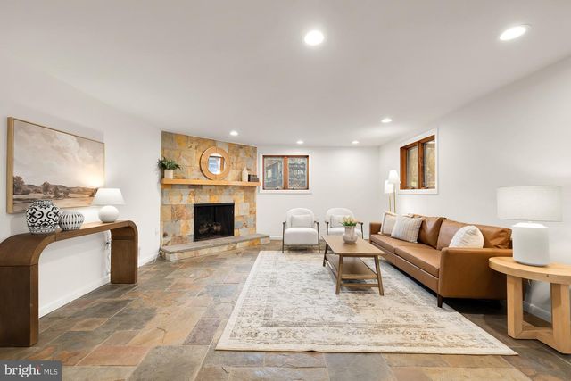 9213 FRIARS RD, Bethesda, MD 20817