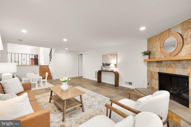 9213 FRIARS RD, Bethesda, MD 20817