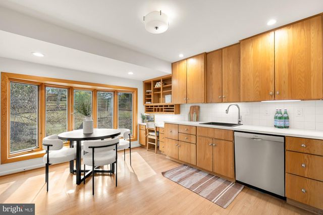 9213 FRIARS RD, Bethesda, MD 20817