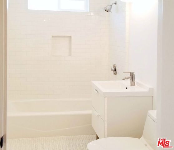 3919 W 27th Street, Los Angeles, CA 90018