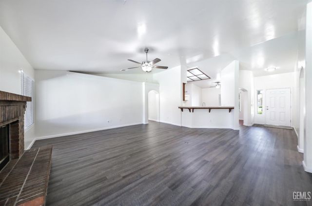 10102 Salerosa Court, Bakersfield, CA 93312