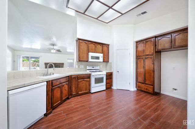 10102 Salerosa Court, Bakersfield, CA 93312