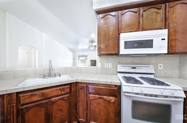 10102 Salerosa Court, Bakersfield, CA 93312