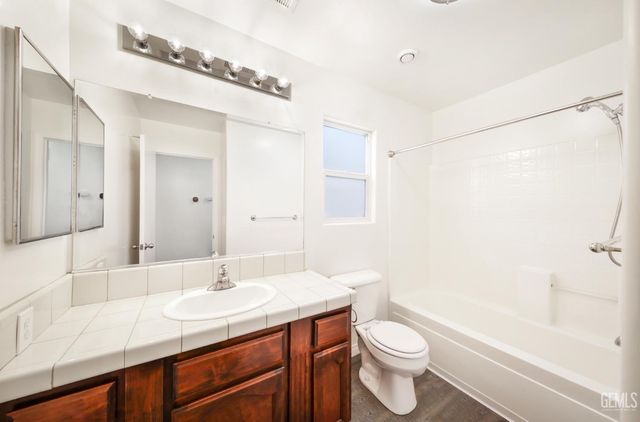 10102 Salerosa Court, Bakersfield, CA 93312