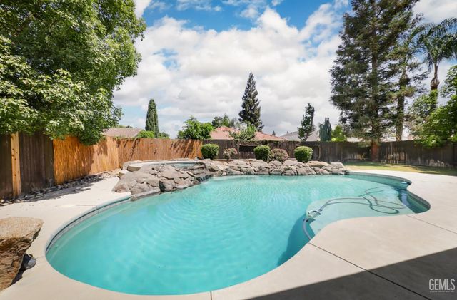 10102 Salerosa Court, Bakersfield, CA 93312