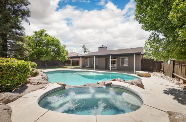 10102 Salerosa Court, Bakersfield, CA 93312