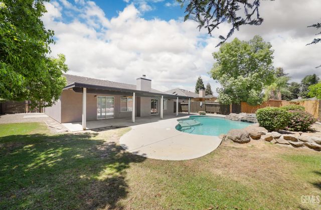 10102 Salerosa Court, Bakersfield, CA 93312