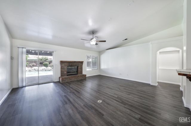 10102 Salerosa Court, Bakersfield, CA 93312