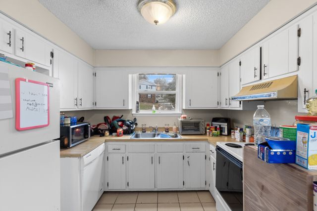 8127 Bonnafair Dr, Hermitage, TN 37076