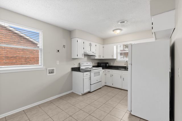 8127 Bonnafair Dr, Hermitage, TN 37076