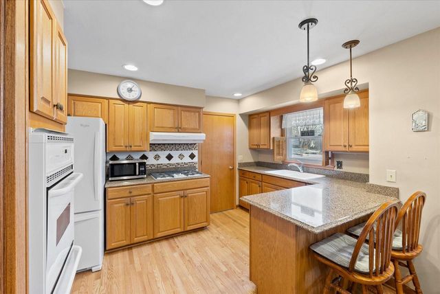 5923 Sunny LANE, Grafton, WI 53024