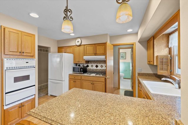 5923 Sunny LANE, Grafton, WI 53024