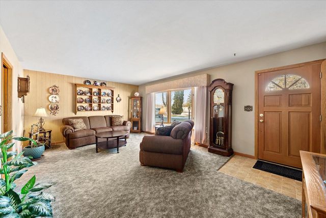 5923 Sunny LANE, Grafton, WI 53024