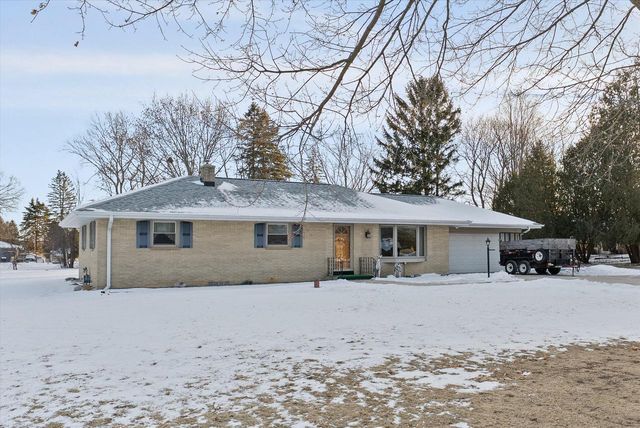 5923 Sunny LANE, Grafton, WI 53024
