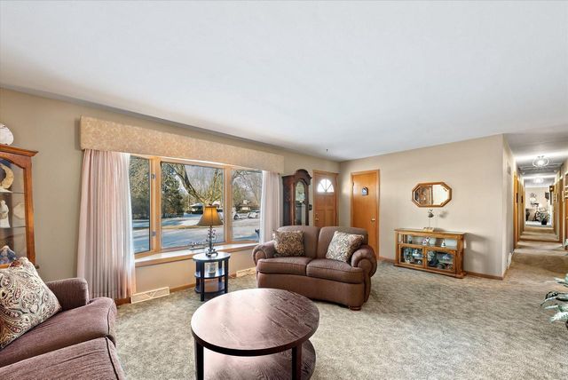 5923 Sunny LANE, Grafton, WI 53024