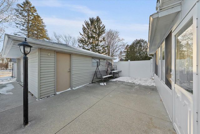 5923 Sunny LANE, Grafton, WI 53024