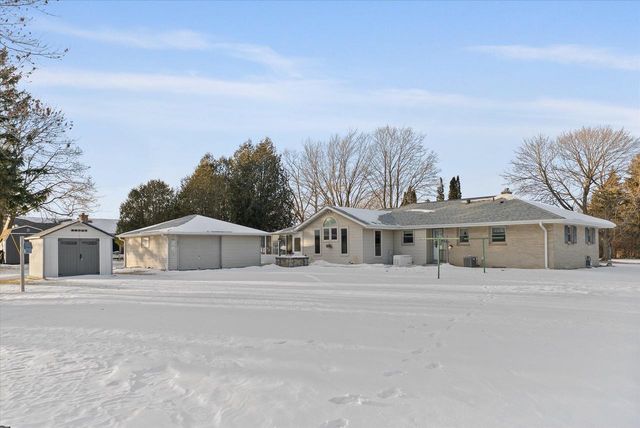 5923 Sunny LANE, Grafton, WI 53024