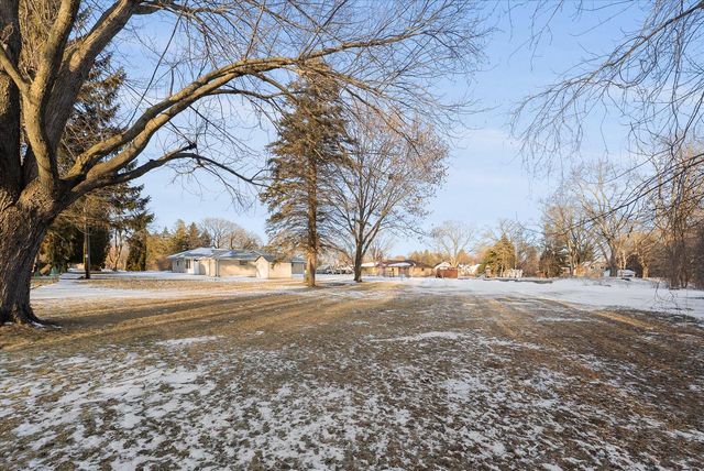 5923 Sunny LANE, Grafton, WI 53024