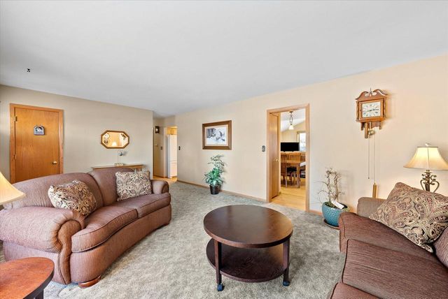 5923 Sunny LANE, Grafton, WI 53024