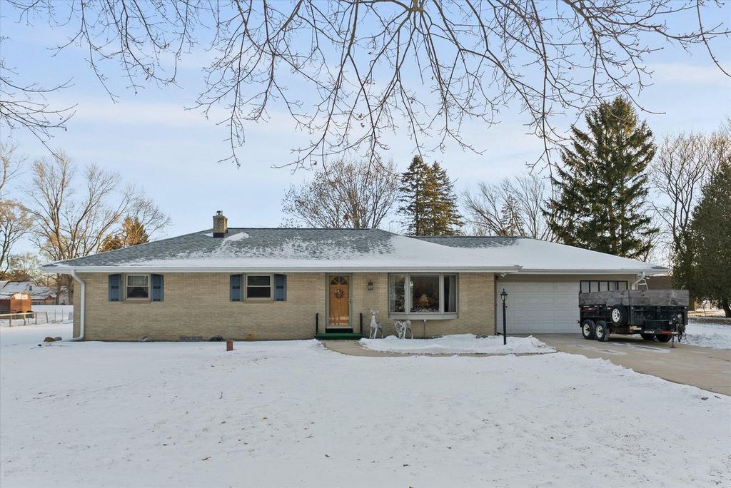 5923 Sunny LANE, Grafton, WI 53024