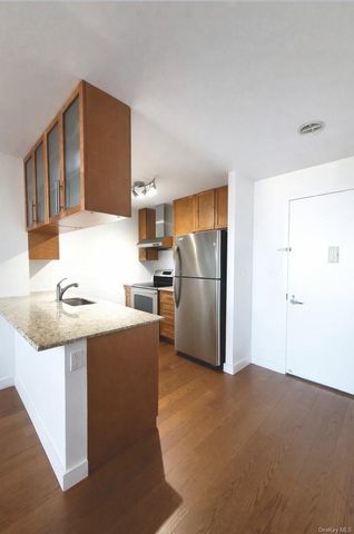 40-22 College Point Boulevard 12Q, Flushing, NY 11354