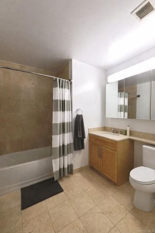 40-22 College Point Boulevard 12Q, Flushing, NY 11354