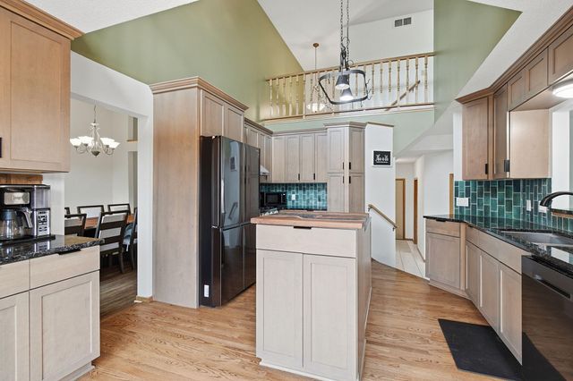 20933 Jamestown Avenue, Lakeville, MN 55044
