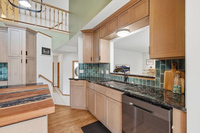 20933 Jamestown Avenue, Lakeville, MN 55044