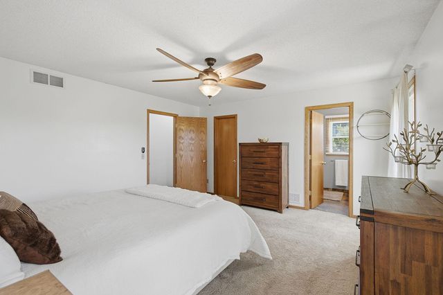 20933 Jamestown Avenue, Lakeville, MN 55044