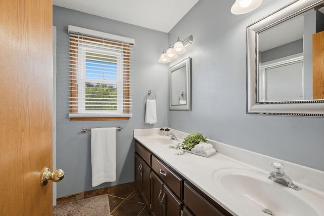 20933 Jamestown Avenue, Lakeville, MN 55044